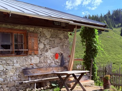 Eine Alm mit Apero ...